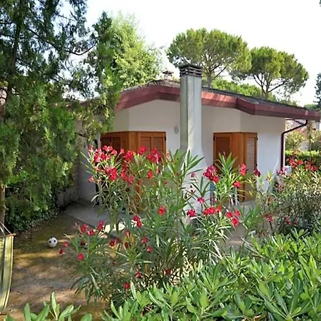 Beautiful Renewed With Fenced Garden And Fireplace By Beahost
