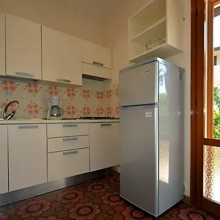 Beautiful Renewed With Fenced Garden And Fireplace By Beahost *